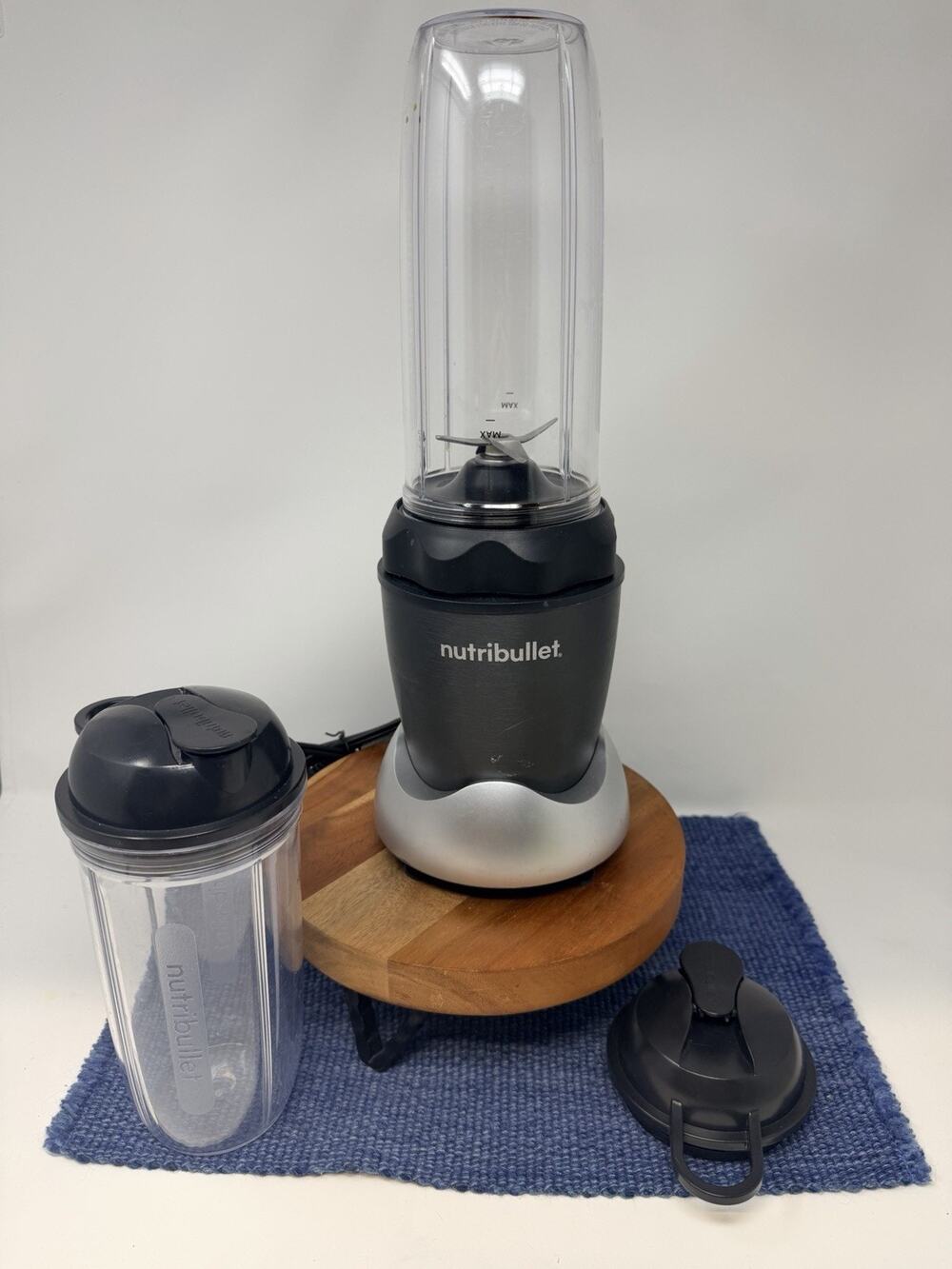 Nutribullet Pro 1000 120 V Blender Smoothie Maker Auction Cup Base 24 Oz Tested